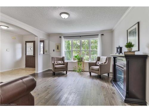 95 Blackburn Drive, Brantford, ON - Indoor Photo Showing Living Room