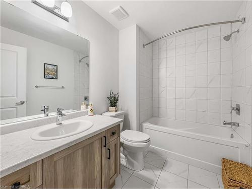 119-461 Blackburn Drive, Brantford, ON - Indoor Photo Showing Bathroom