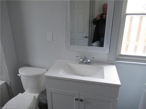 81 East Avenue, Brantford, ON - Indoor Photo Showing Bathroom