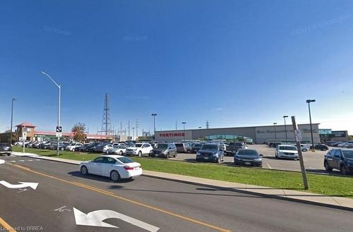 86 Mall Road, Hamilton, ON 