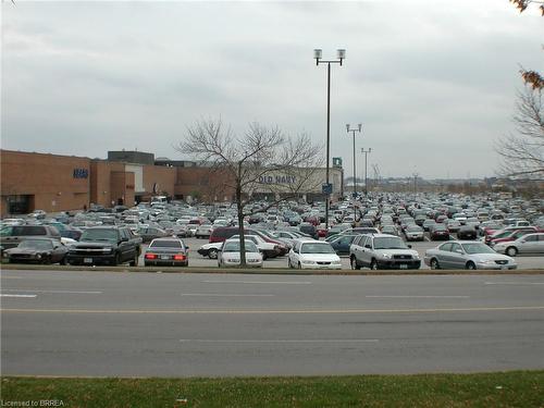 86 Mall Road, Hamilton, ON 