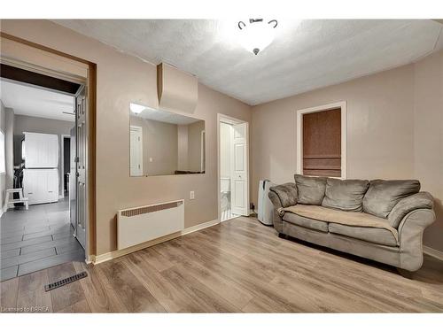 156 Park Avenue, Brantford, ON - Indoor Photo Showing Living Room