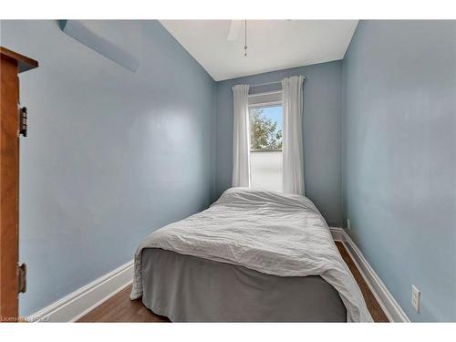 156 Park Avenue, Brantford, ON - Indoor Photo Showing Bedroom