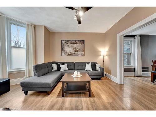 156 Park Avenue, Brantford, ON - Indoor Photo Showing Living Room