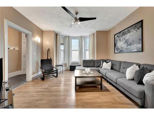 156 Park Avenue, Brantford, ON - Indoor Photo Showing Living Room