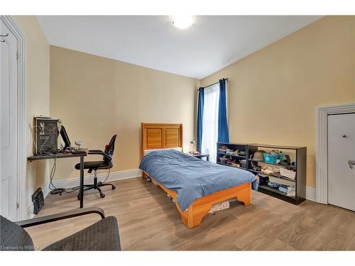 156 Park Avenue, Brantford, ON - Indoor Photo Showing Bedroom