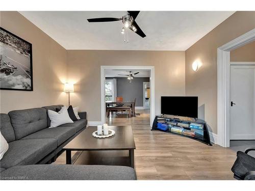 156 Park Avenue, Brantford, ON - Indoor Photo Showing Living Room