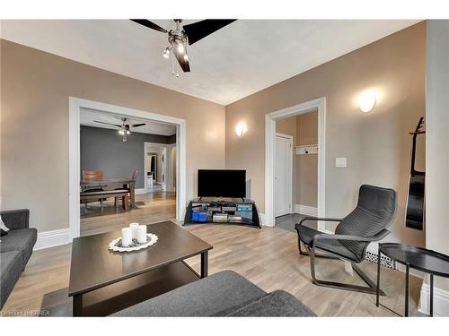 156 Park Avenue, Brantford, ON - Indoor Photo Showing Living Room