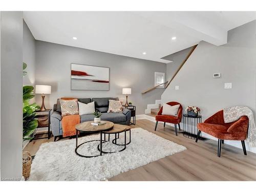 30 Curtis Street, Brantford, ON - Indoor Photo Showing Living Room