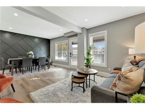 30 Curtis Street, Brantford, ON - Indoor Photo Showing Living Room