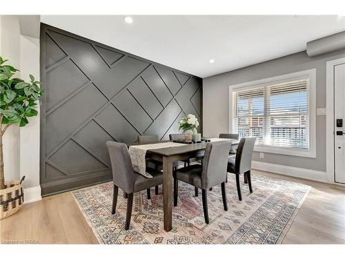 30 Curtis Street, Brantford, ON - Indoor Photo Showing Dining Room