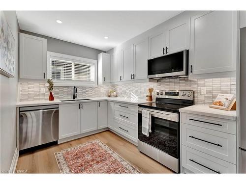 30 Curtis Street, Brantford, ON - Indoor Photo Showing Kitchen With Stainless Steel Kitchen With Upgraded Kitchen