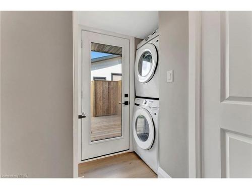 30 Curtis Street, Brantford, ON - Indoor Photo Showing Laundry Room