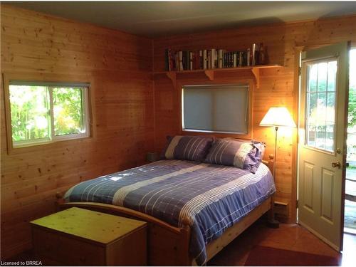 89 Grand Bend Road, Freelton, ON - Indoor Photo Showing Bedroom