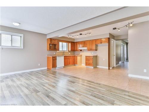 270 Grand River Avenue, Brantford, ON - Indoor Photo Showing Kitchen