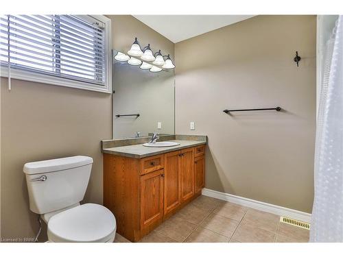 270 Grand River Avenue, Brantford, ON - Indoor Photo Showing Bathroom