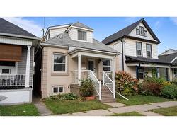 157 Weir Street N Hamilton, ON L8H 5G1