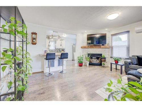 40 Division Street, Brantford, ON - Indoor Photo Showing Living Room With Fireplace