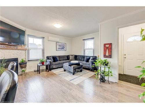 40 Division Street, Brantford, ON - Indoor Photo Showing Living Room With Fireplace