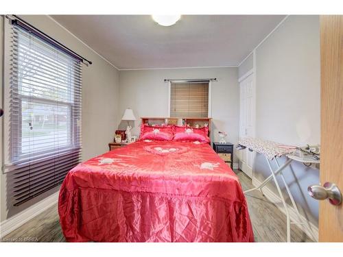 40 Division Street, Brantford, ON - Indoor Photo Showing Bedroom