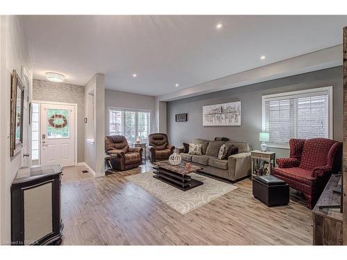 229 Springvalley Crescent, Hamilton, ON - Indoor Photo Showing Living Room