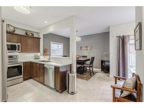 229 Springvalley Crescent, Hamilton, ON - Indoor Photo Showing Kitchen