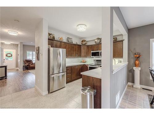 229 Springvalley Crescent, Hamilton, ON - Indoor Photo Showing Kitchen