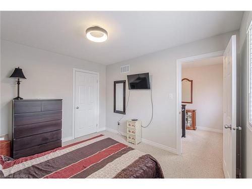 229 Springvalley Crescent, Hamilton, ON - Indoor Photo Showing Bedroom