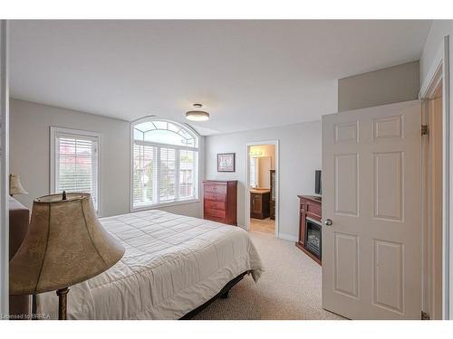 229 Springvalley Crescent, Hamilton, ON - Indoor Photo Showing Bedroom