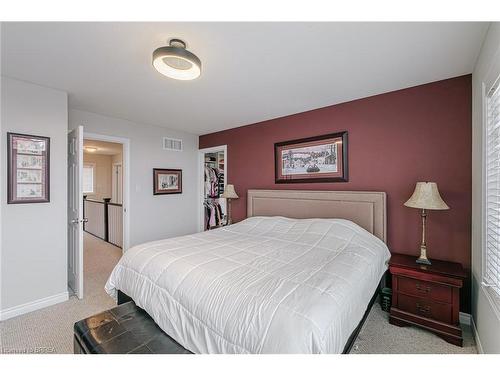 229 Springvalley Crescent, Hamilton, ON - Indoor Photo Showing Bedroom