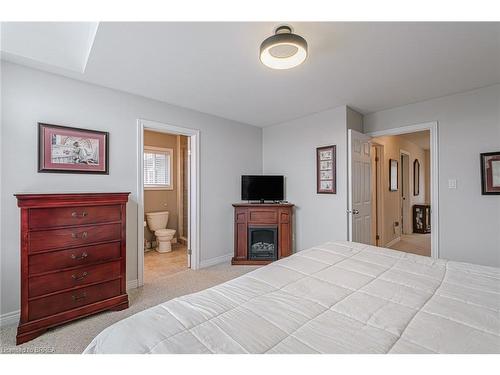 229 Springvalley Crescent, Hamilton, ON - Indoor Photo Showing Bedroom