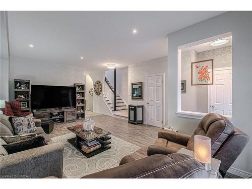 229 Springvalley Crescent, Hamilton, ON - Indoor Photo Showing Living Room