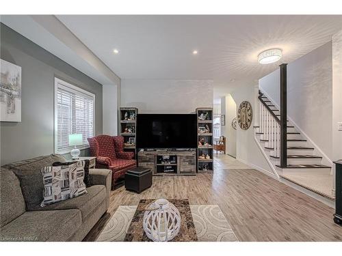 229 Springvalley Crescent, Hamilton, ON - Indoor Photo Showing Living Room