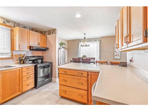 18 Latzer Crescent, Brantford, ON - Indoor Photo Showing Kitchen