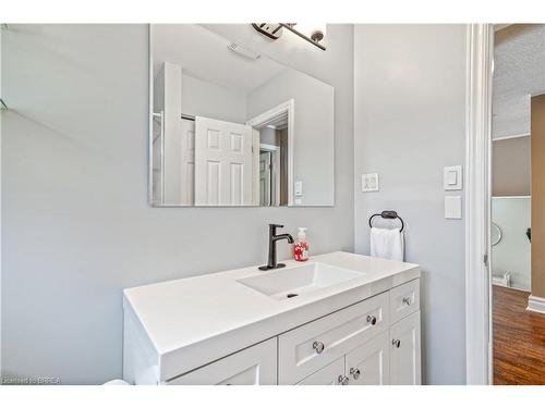 18 Latzer Crescent, Brantford, ON - Indoor Photo Showing Bathroom