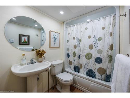 345 College Avenue, Simcoe, ON - Indoor Photo Showing Bathroom