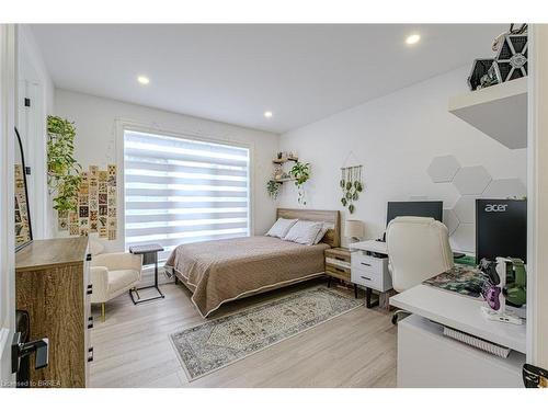 18 Bannister Street, Oakland, ON - Indoor Photo Showing Bedroom