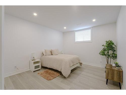 18 Bannister Street, Oakland, ON - Indoor