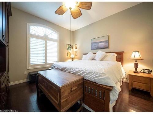 10-68 Fairview Drive, Brantford, ON - Indoor Photo Showing Bedroom