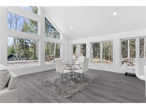 1814 Riding Ranch Road, South River, ON - Indoor Photo Showing Living Room