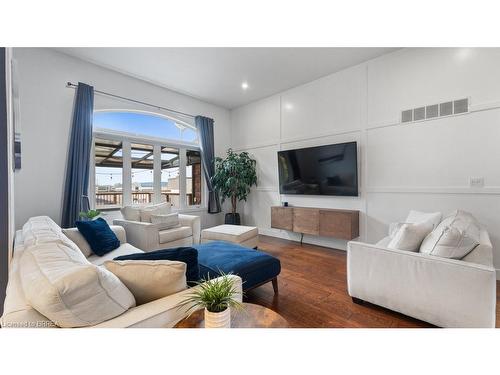 67 Yu Boulevard, Waterford, ON - Indoor Photo Showing Living Room