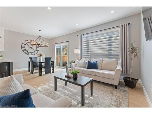 5 Sycamore Drive, Tillsonburg, ON - Indoor Photo Showing Living Room