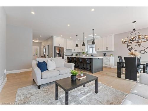 5 Sycamore Drive, Tillsonburg, ON - Indoor Photo Showing Living Room