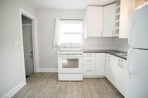 76 Mount Pleasant Street, Brantford, ON - Indoor Photo Showing Kitchen