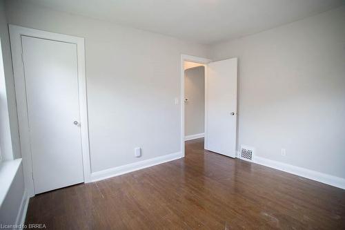 76 Mount Pleasant Street, Brantford, ON - Indoor Photo Showing Other Room