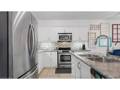 211 Maple Bush Drive, Cambridge, ON - Indoor Photo Showing Kitchen With Stainless Steel Kitchen With Double Sink With Upgraded Kitchen