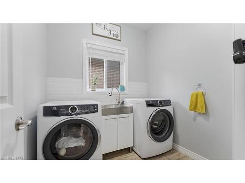 211 Maple Bush Drive, Cambridge, ON - Indoor Photo Showing Laundry Room