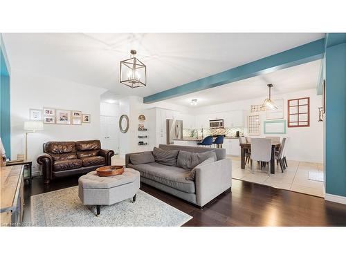 211 Maple Bush Drive, Cambridge, ON - Indoor Photo Showing Living Room