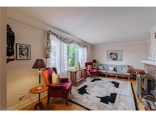 19 King George Road, Brantford, ON - Indoor Photo Showing Living Room