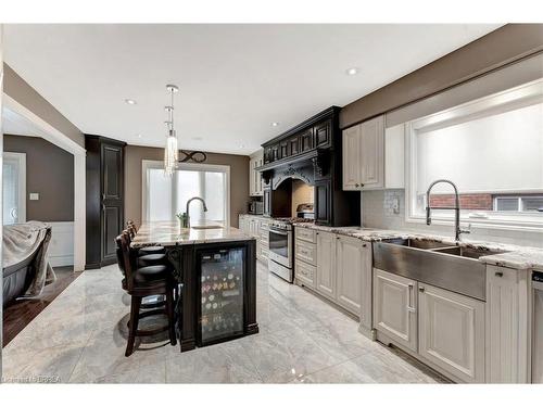 14 Federal Street, Stoney Creek, ON - Indoor Photo Showing Kitchen With Upgraded Kitchen